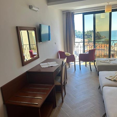 Apartments Prag Улцинь Екстер'єр фото