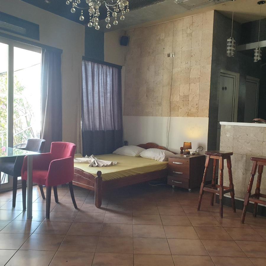 Apartments Prag Улцинь Екстер'єр фото