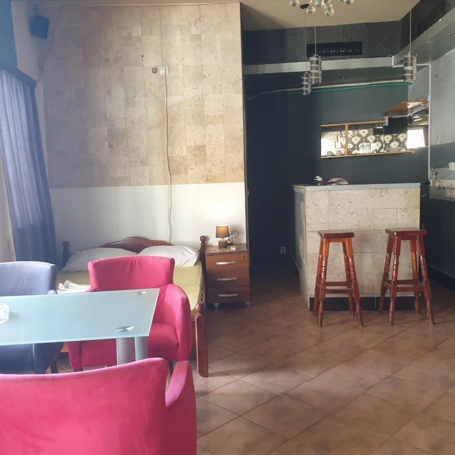 Apartments Prag Улцинь Екстер'єр фото