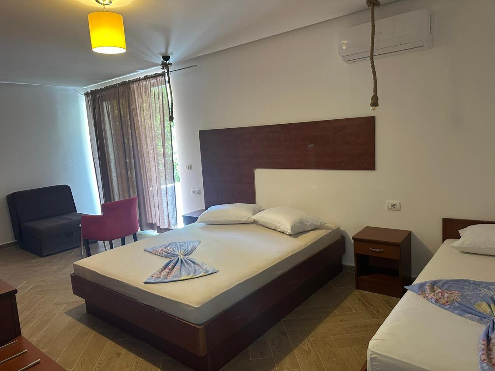 Apartments Prag Улцинь Екстер'єр фото