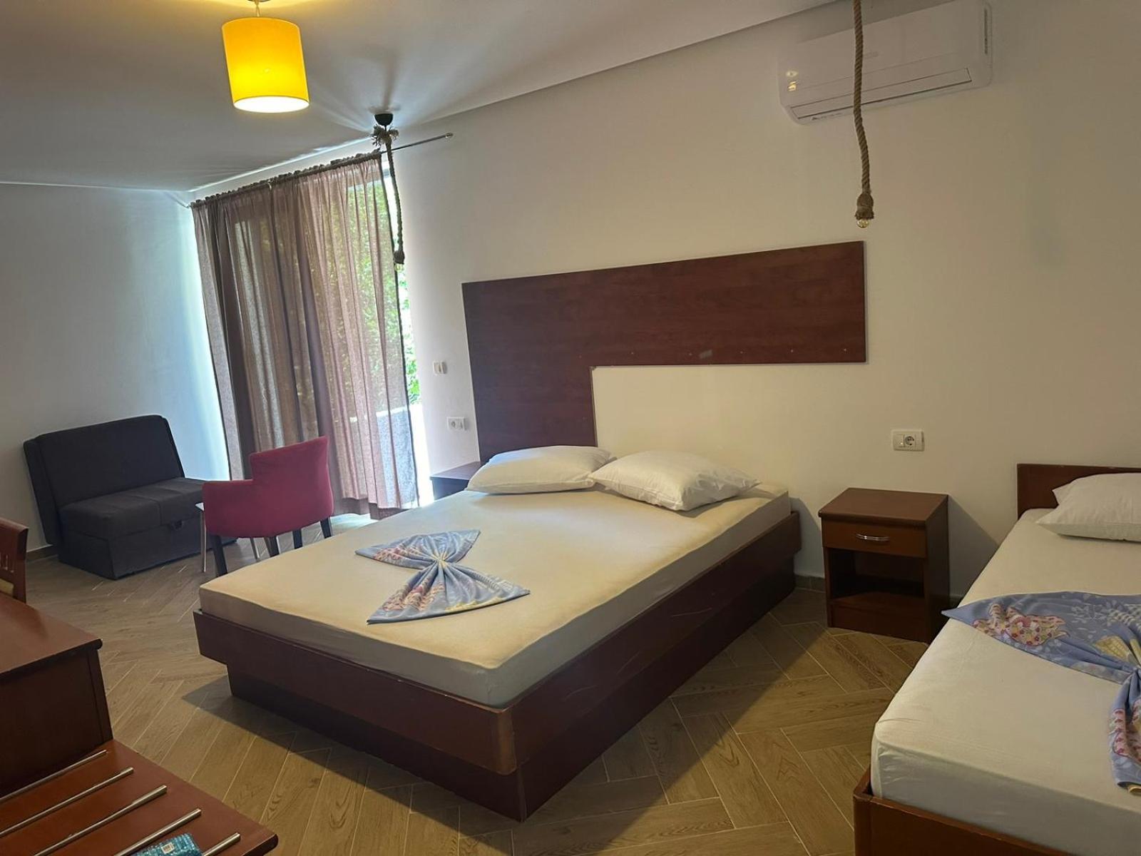 Apartments Prag Улцинь Екстер'єр фото