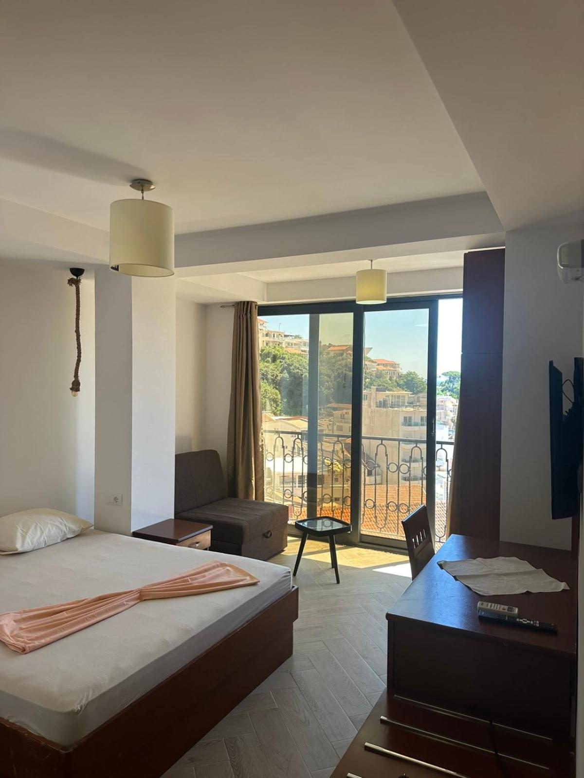 Apartments Prag Улцинь Екстер'єр фото