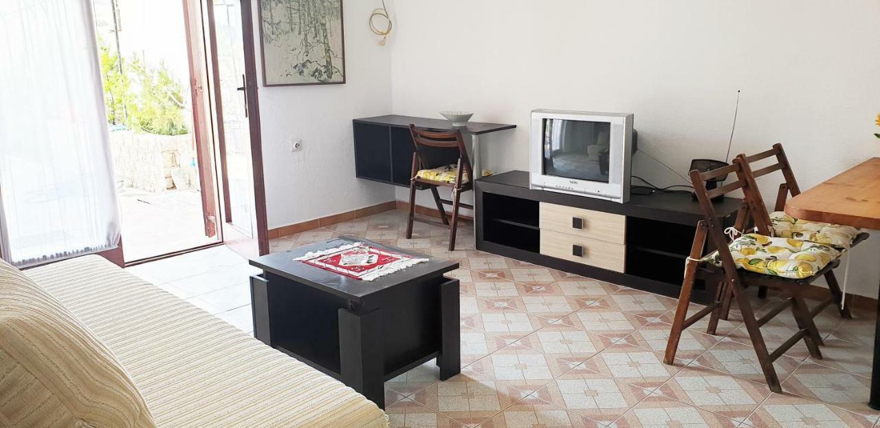 Apartments Prag Улцинь Екстер'єр фото