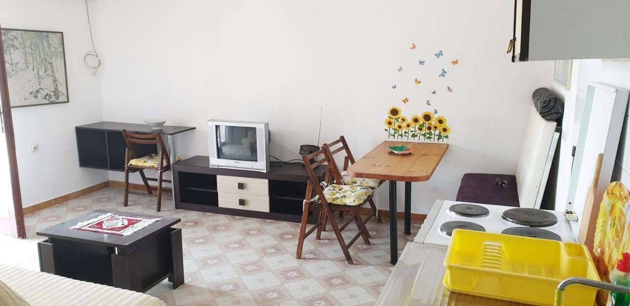 Apartments Prag Улцинь Екстер'єр фото