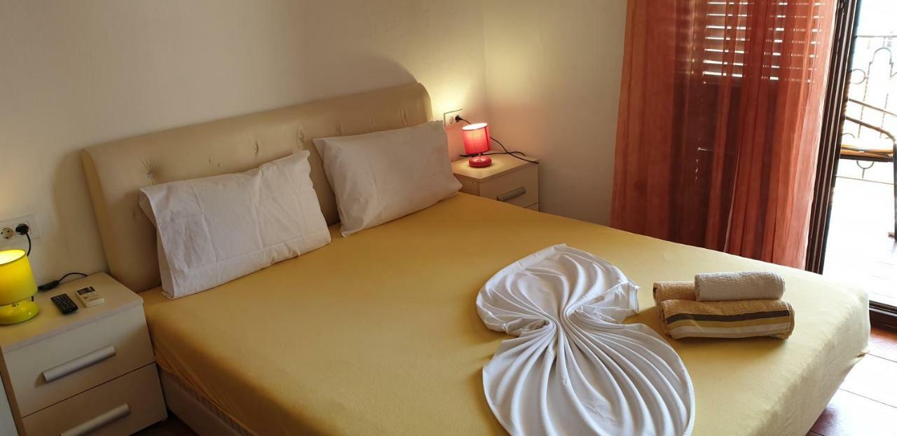 Apartments Prag Улцинь Екстер'єр фото