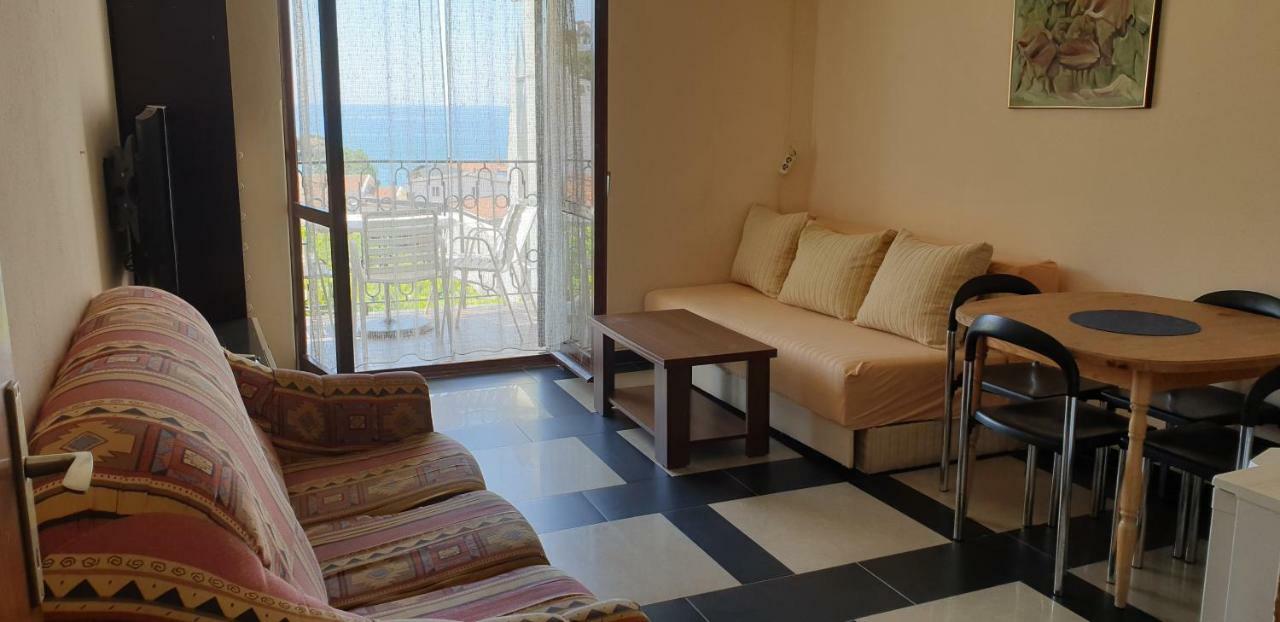 Apartments Prag Улцинь Екстер'єр фото