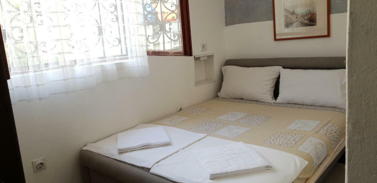 Apartments Prag Улцинь Екстер'єр фото