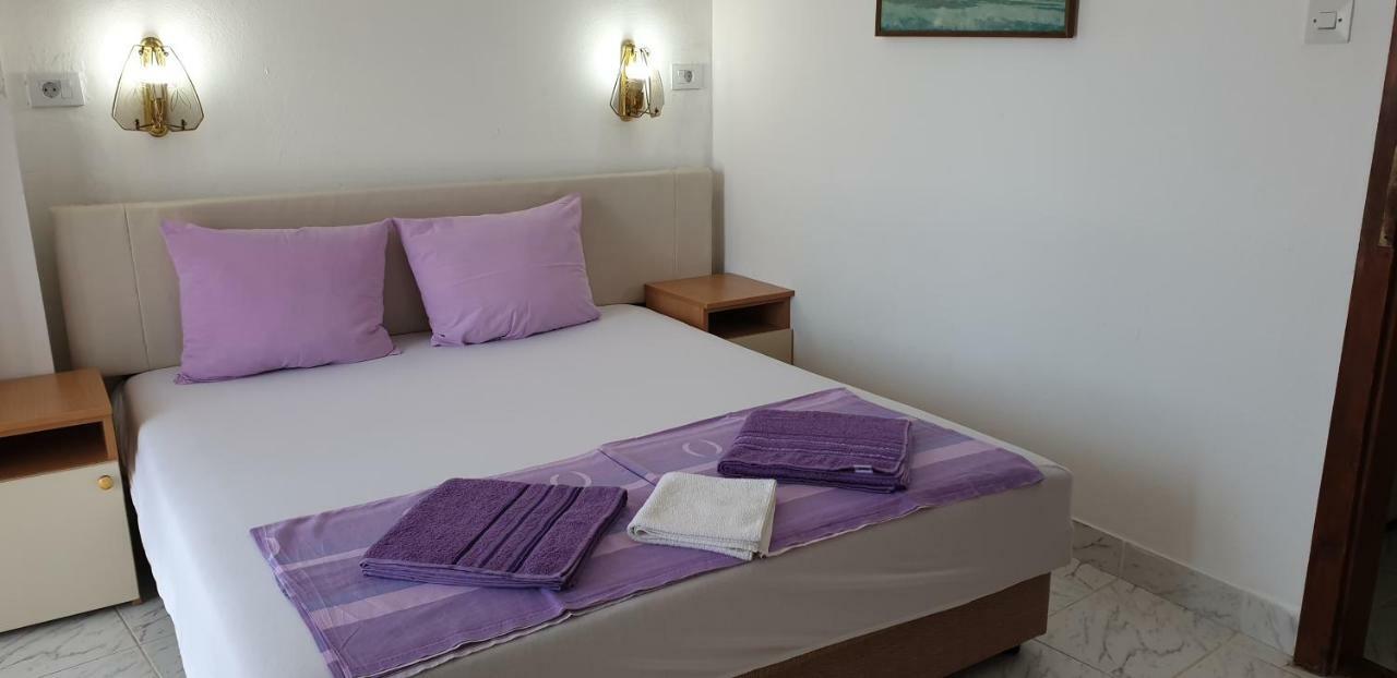 Apartments Prag Улцинь Екстер'єр фото