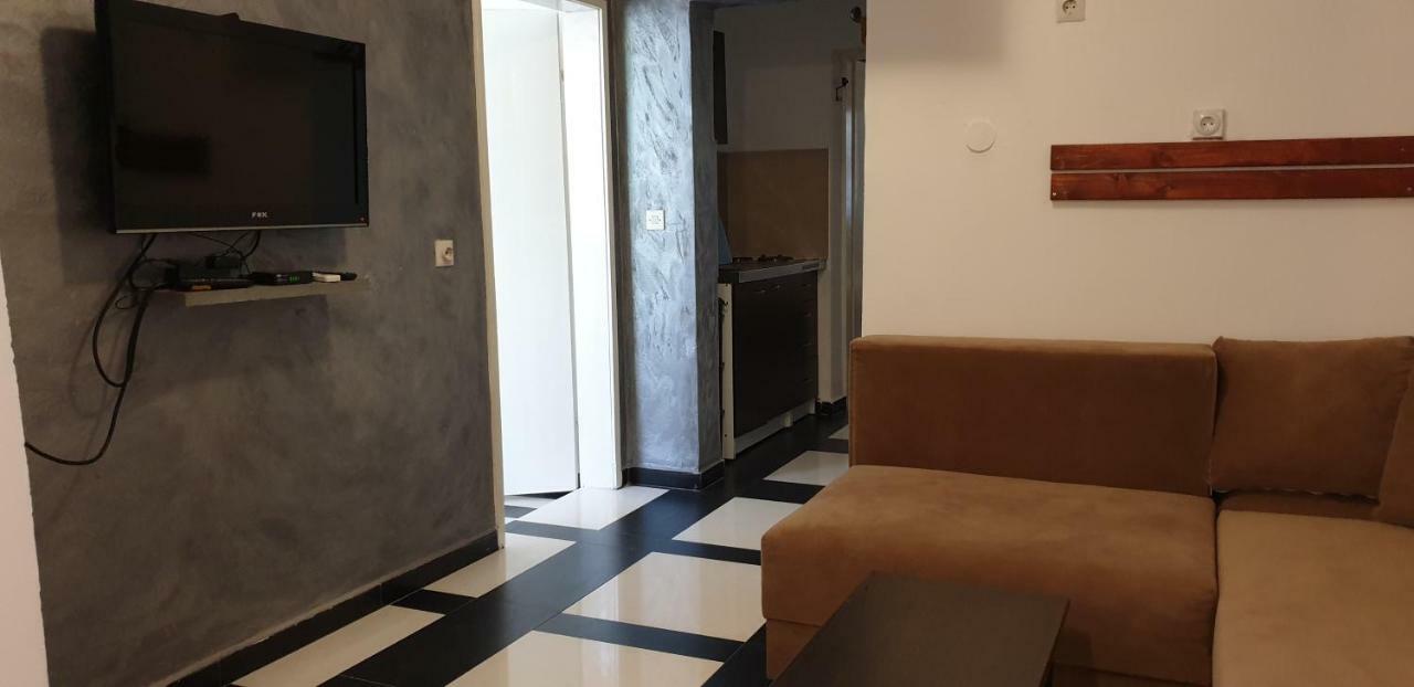 Apartments Prag Улцинь Екстер'єр фото