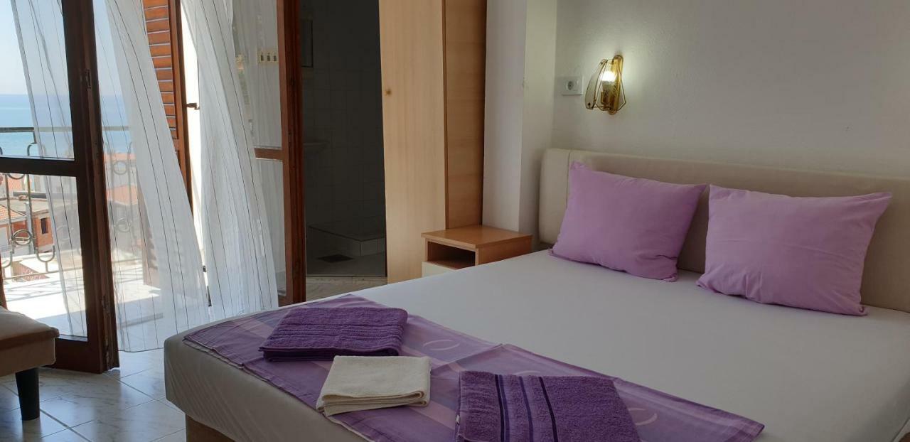 Apartments Prag Улцинь Екстер'єр фото