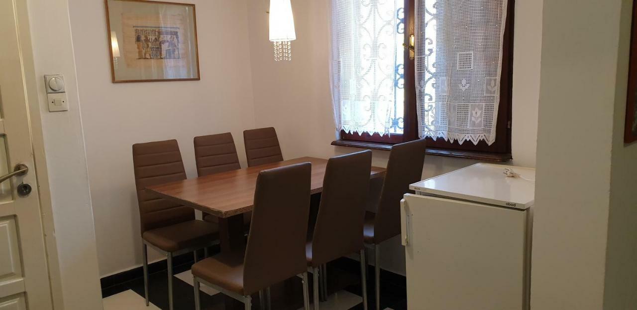 Apartments Prag Улцинь Екстер'єр фото