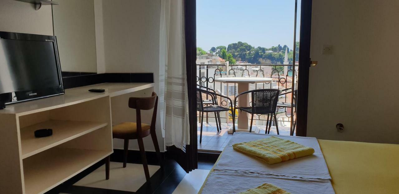 Apartments Prag Улцинь Екстер'єр фото