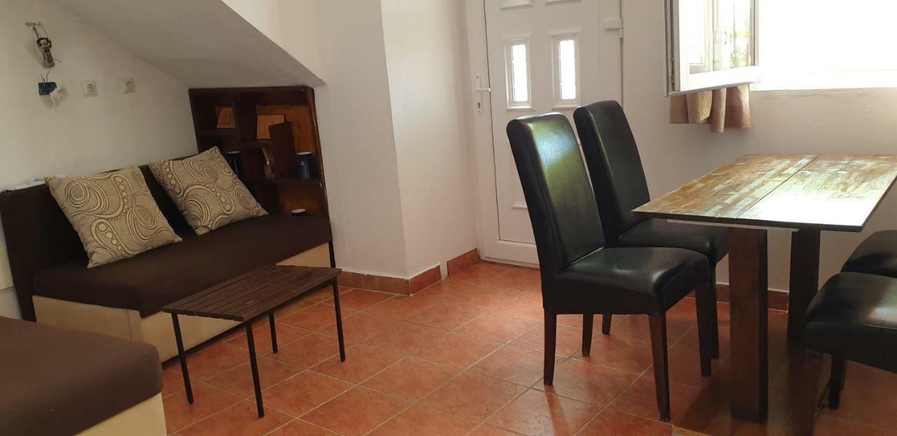 Apartments Prag Улцинь Екстер'єр фото