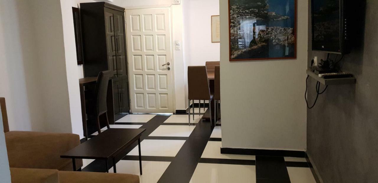 Apartments Prag Улцинь Екстер'єр фото