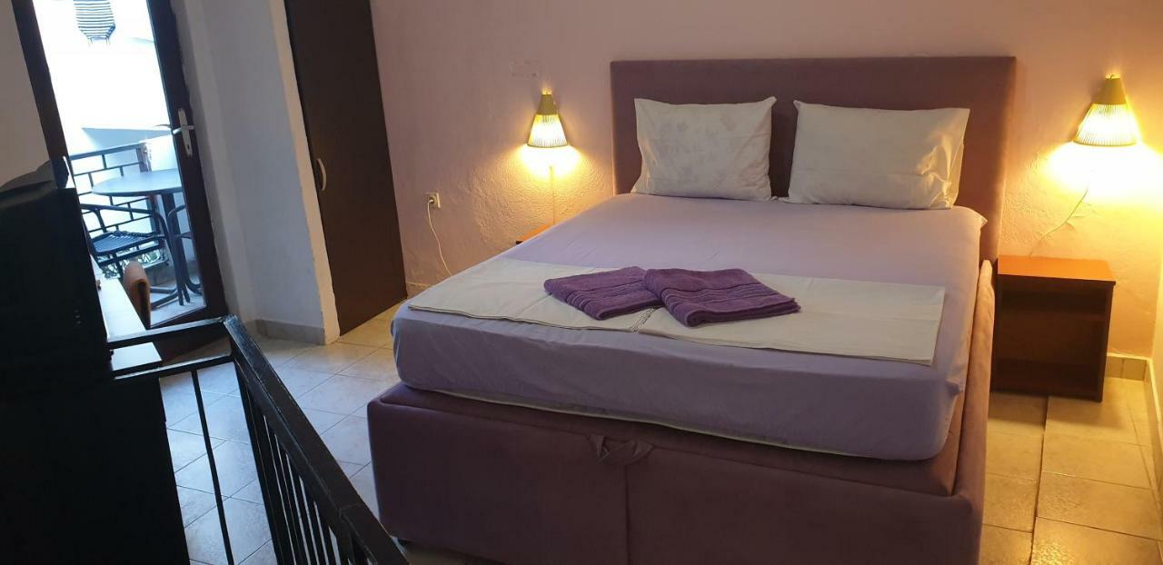 Apartments Prag Улцинь Екстер'єр фото