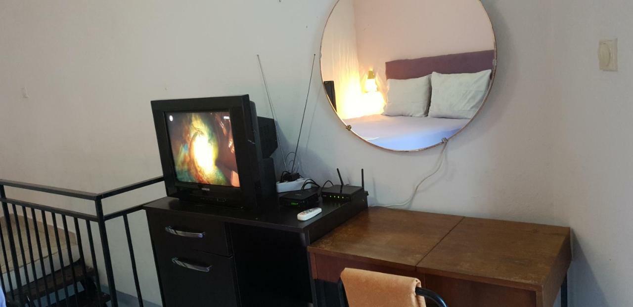 Apartments Prag Улцинь Екстер'єр фото